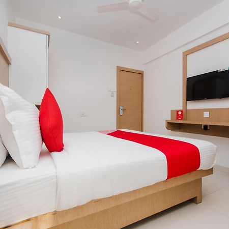 נאווי מומבאי Oyo 13089 Hotel Gold Crest מראה חיצוני תמונה