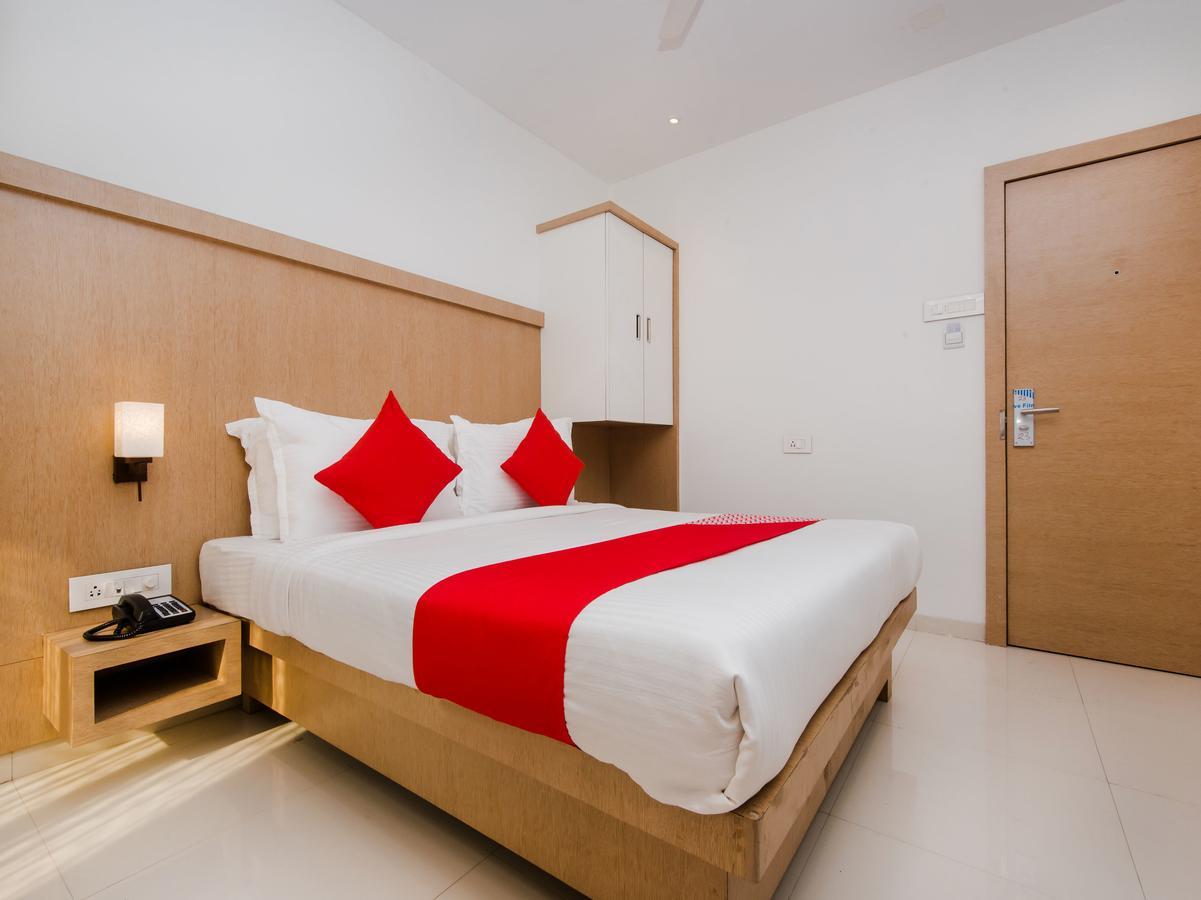 נאווי מומבאי Oyo 13089 Hotel Gold Crest מראה חיצוני תמונה