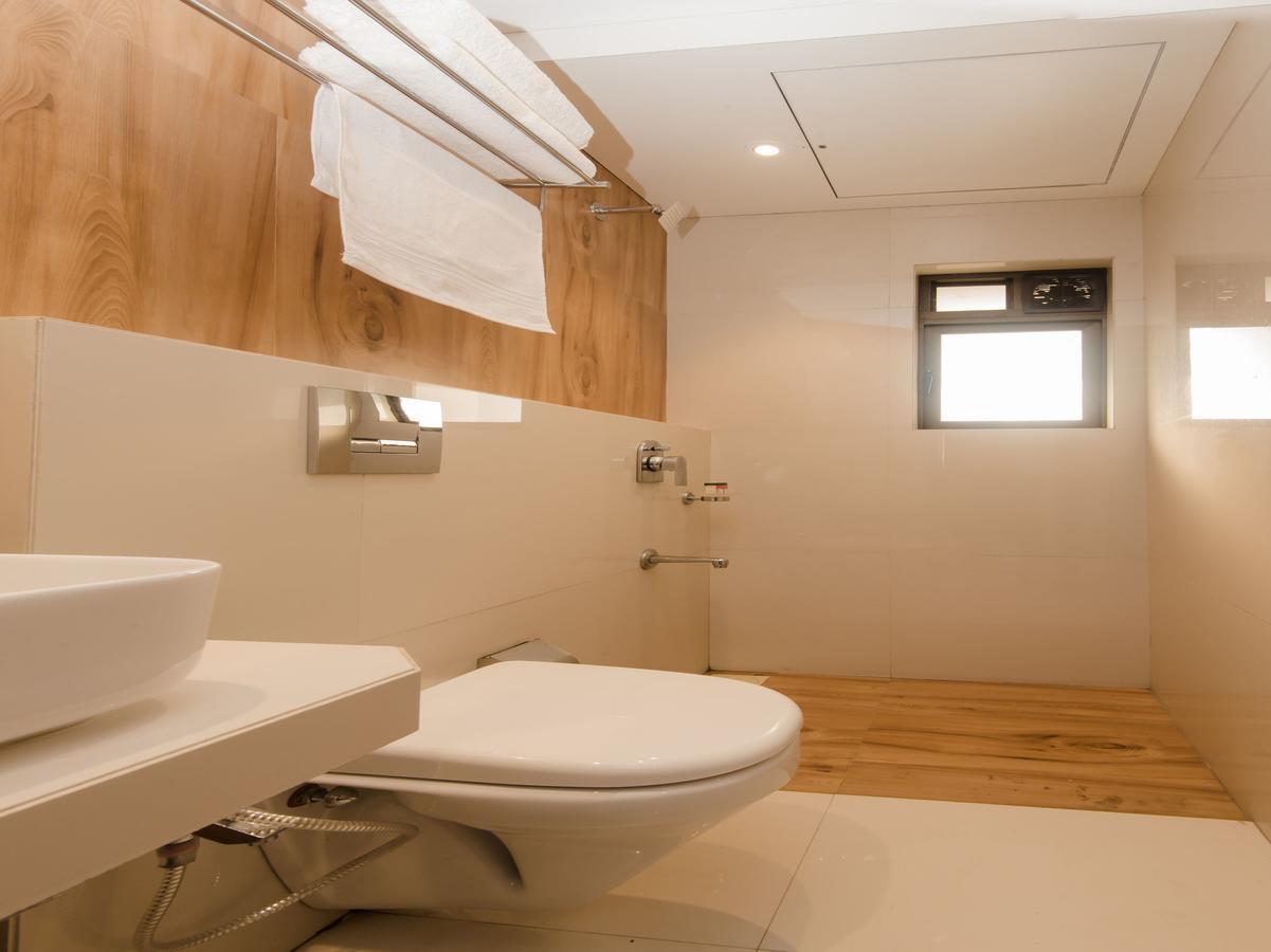 נאווי מומבאי Oyo 13089 Hotel Gold Crest מראה חיצוני תמונה