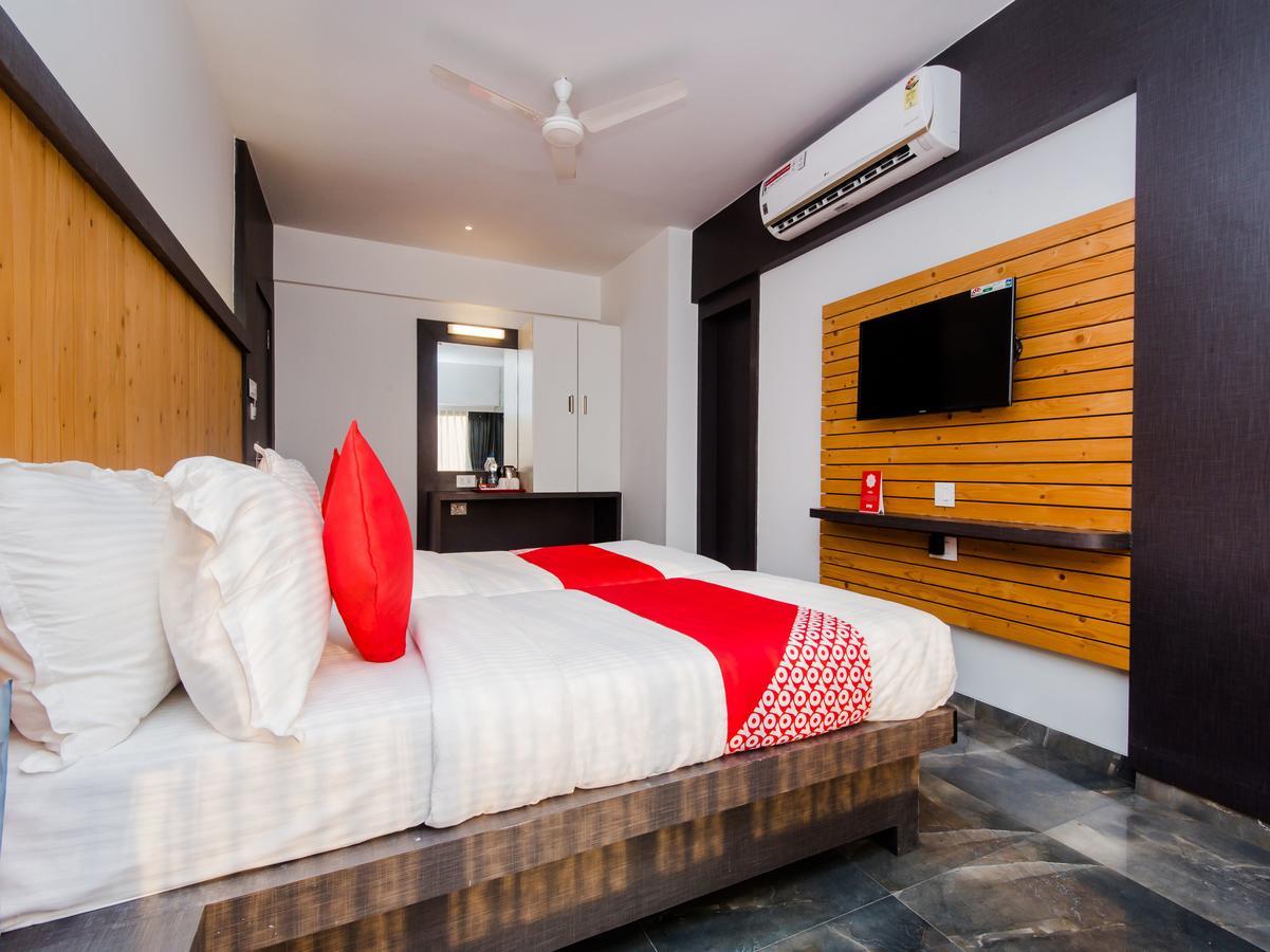 נאווי מומבאי Oyo 13089 Hotel Gold Crest מראה חיצוני תמונה
