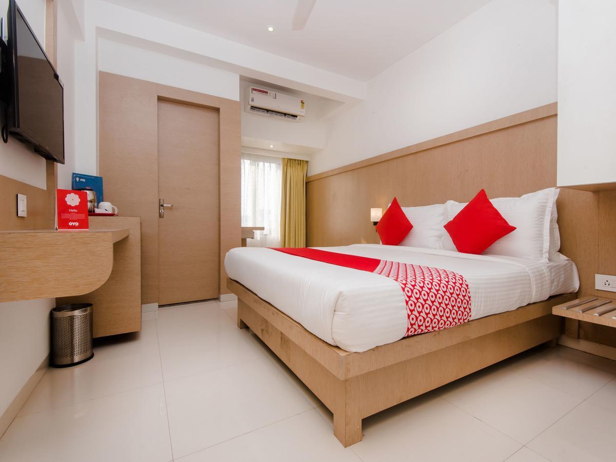 נאווי מומבאי Oyo 13089 Hotel Gold Crest מראה חיצוני תמונה