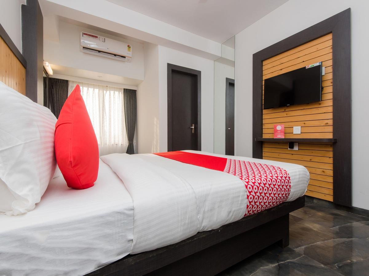 נאווי מומבאי Oyo 13089 Hotel Gold Crest מראה חיצוני תמונה