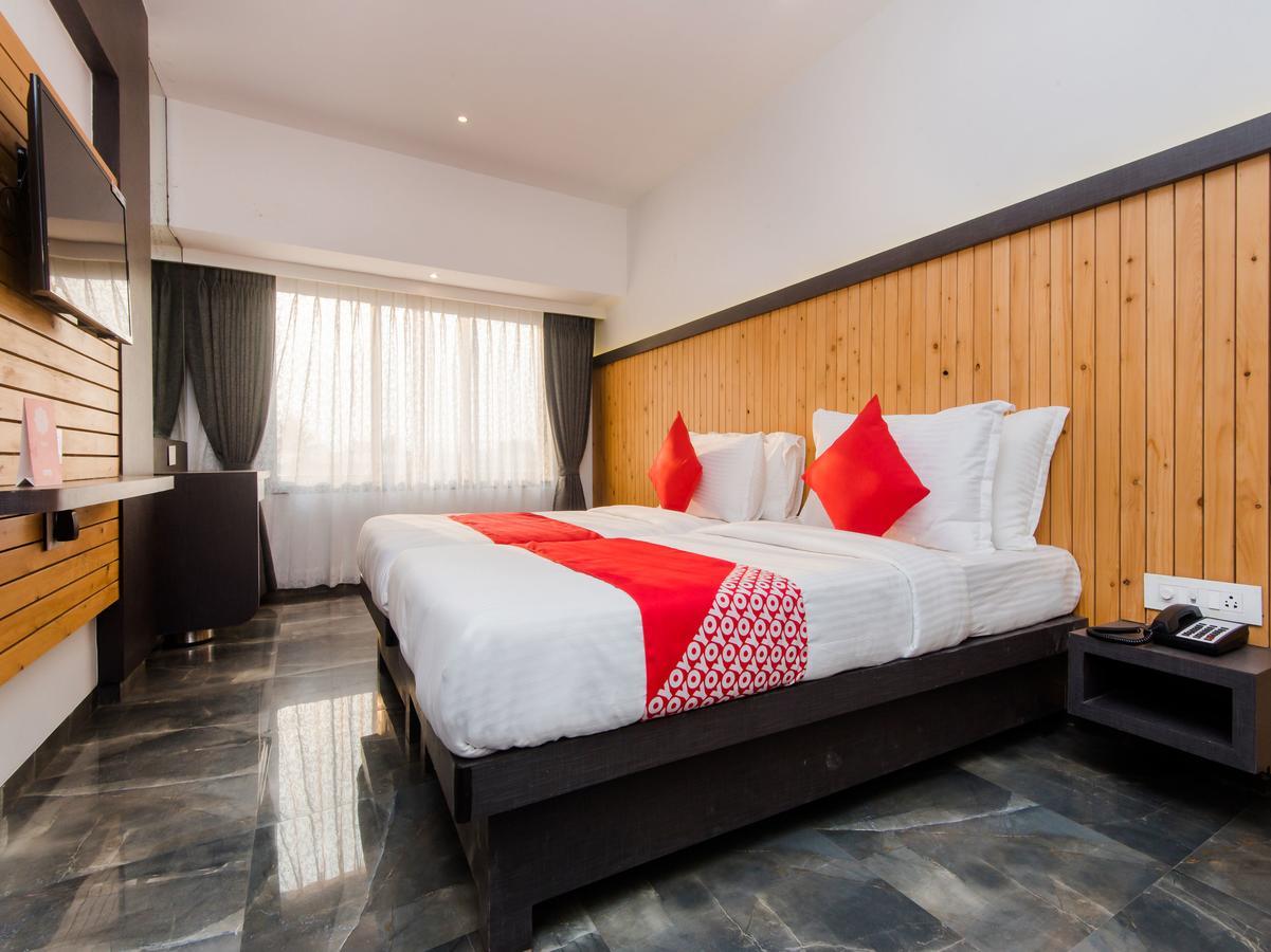 נאווי מומבאי Oyo 13089 Hotel Gold Crest מראה חיצוני תמונה