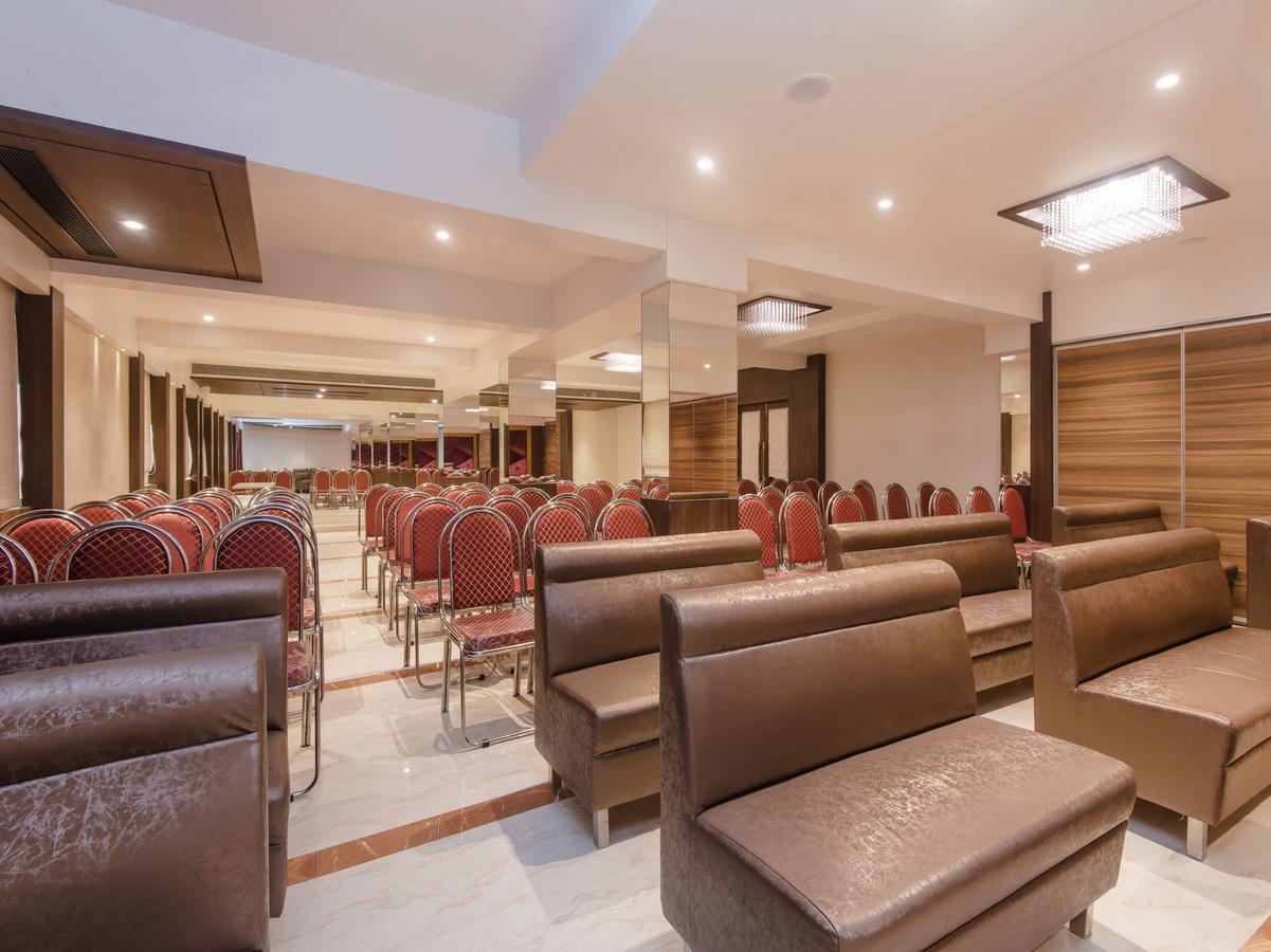 נאווי מומבאי Oyo 13089 Hotel Gold Crest מראה חיצוני תמונה