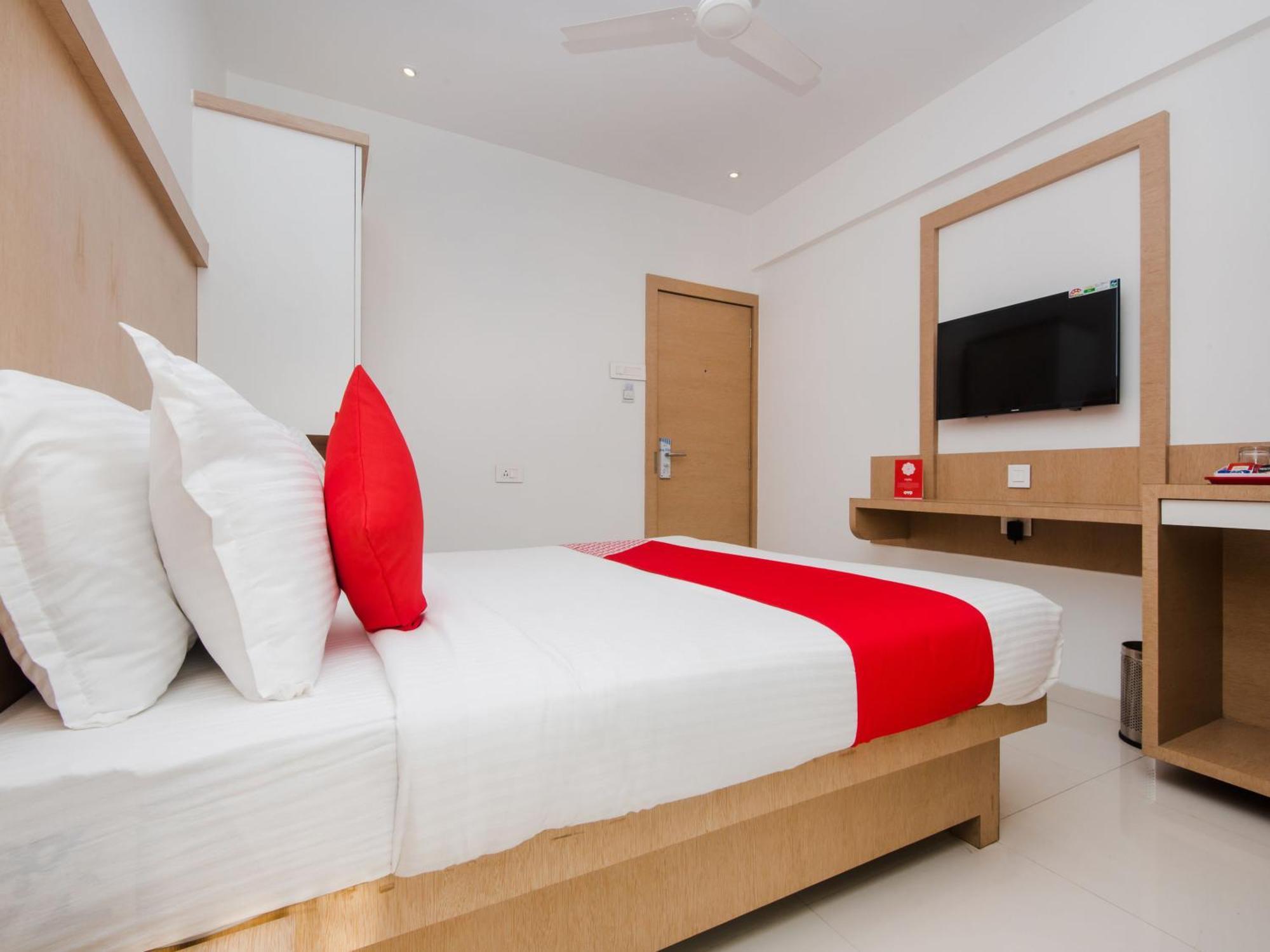 נאווי מומבאי Oyo 13089 Hotel Gold Crest מראה חיצוני תמונה