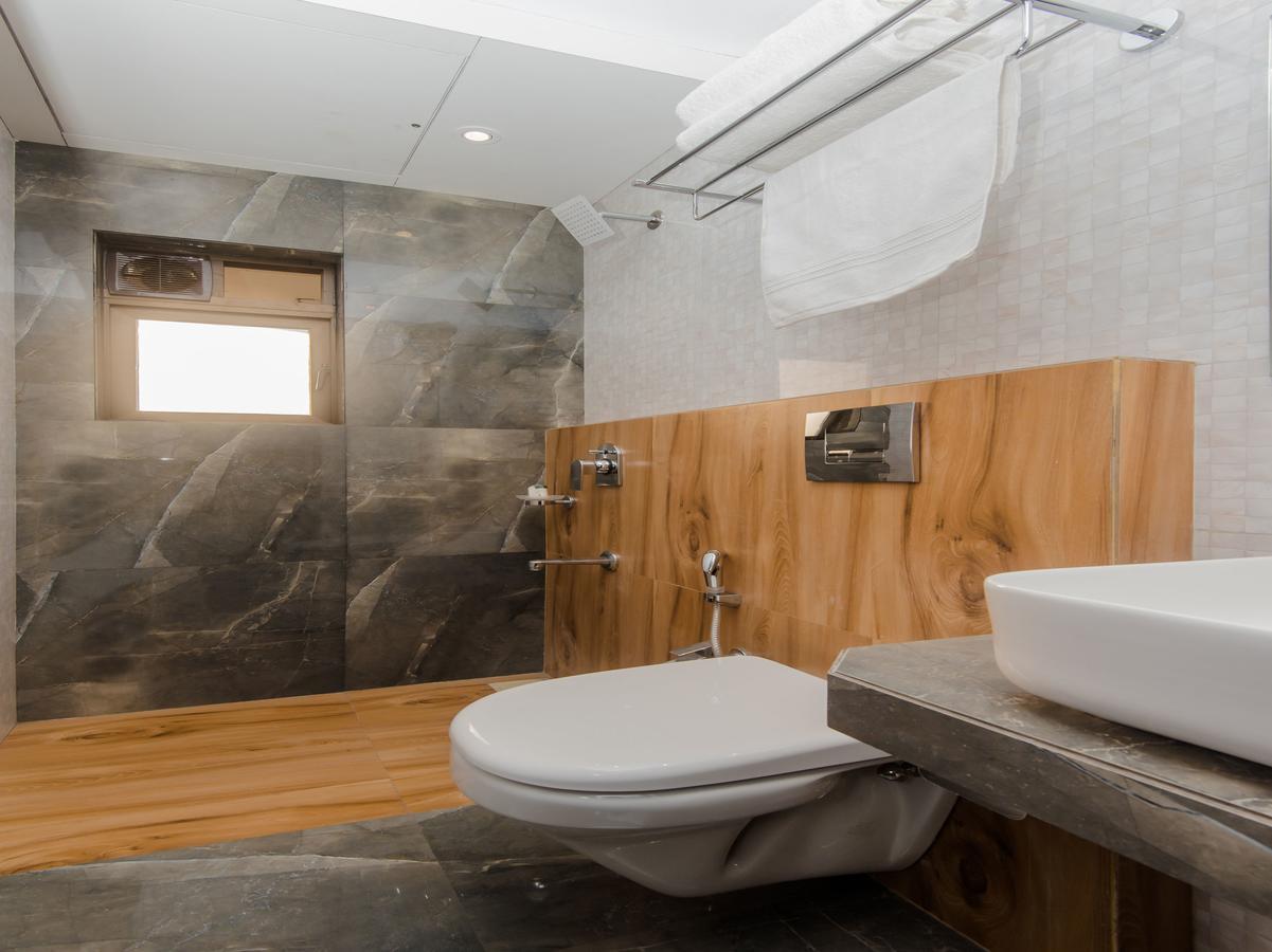 נאווי מומבאי Oyo 13089 Hotel Gold Crest מראה חיצוני תמונה